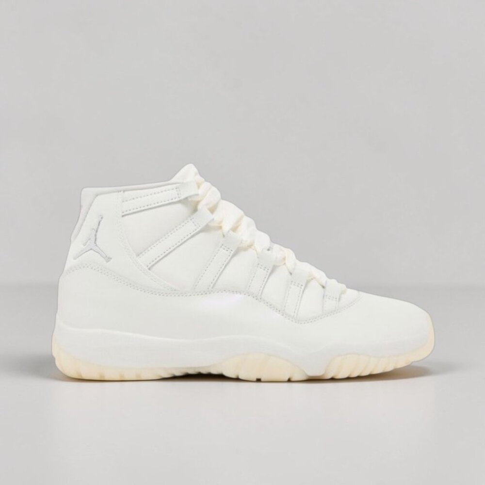 Air Jordan 11 Retro 'Pearl' Womens/Mens Basketball Shoes Sail/Grey AR0715 110